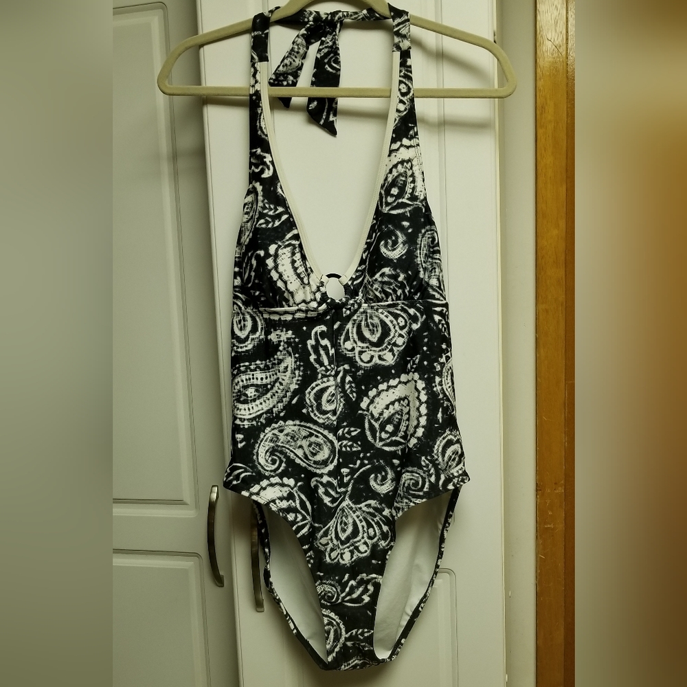 🍁🌺George vintage 1 piece halter bathing suit w circle front and built in bra